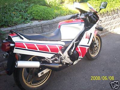 1985 Yamaha RZ500 Red and White For Sale Back
