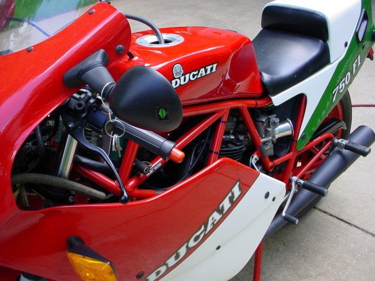 1988 Ducati 750F1 L Front