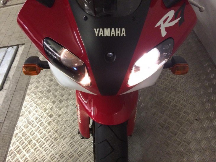 YamahaR7_front