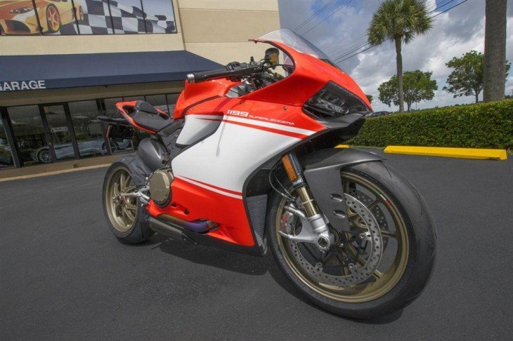 2014 Ducati Superleggera R Side Front