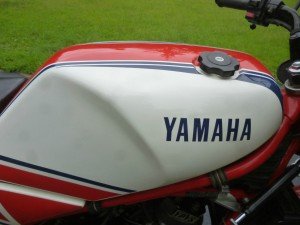 20150827 1985 yamaha rz350 roberts edition right tank