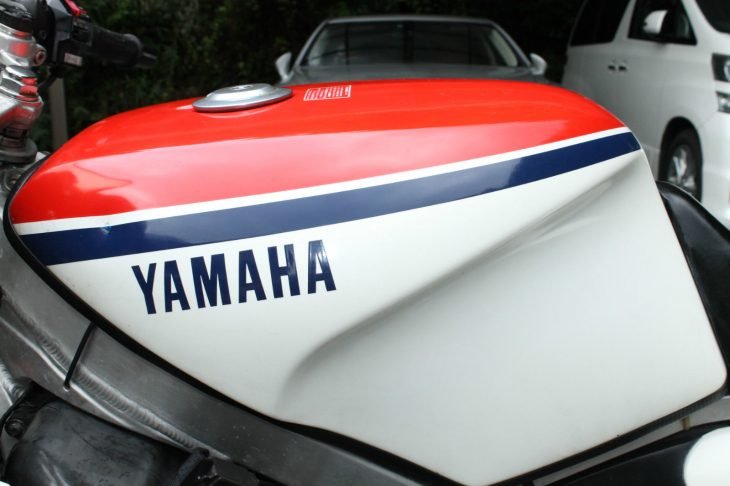 1985-yamaha-rzv500r-l-tank